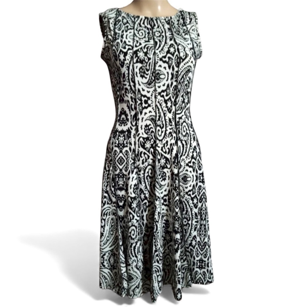 Hanni Chic Elegant Navy White Abstract swirl Pattern sleeveless A Line Dress